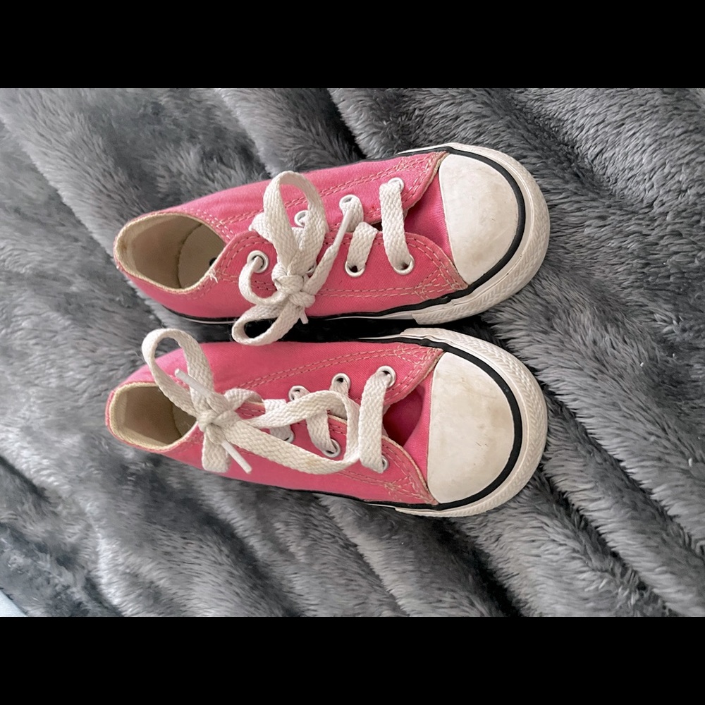 Childrens pink converse size 8